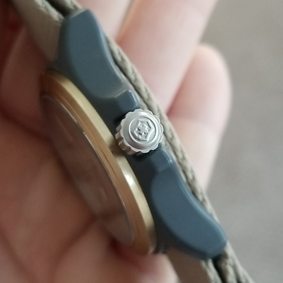 VICTORINOX Field Watch Sage - Picture 7 of 8